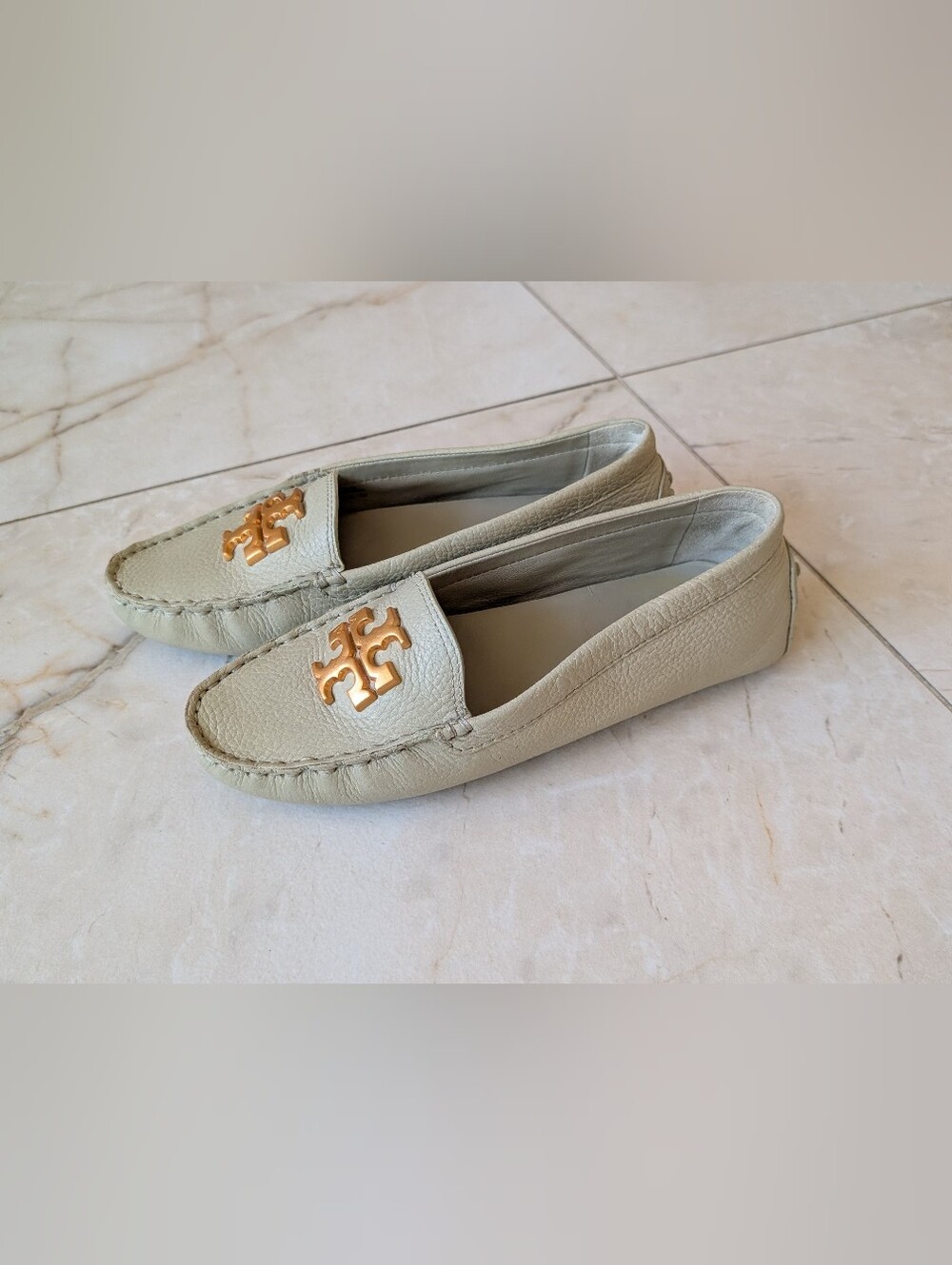 Tory Burch | Everly Driver Tumbled Leather Calf in Pine Frost Rolled Brass